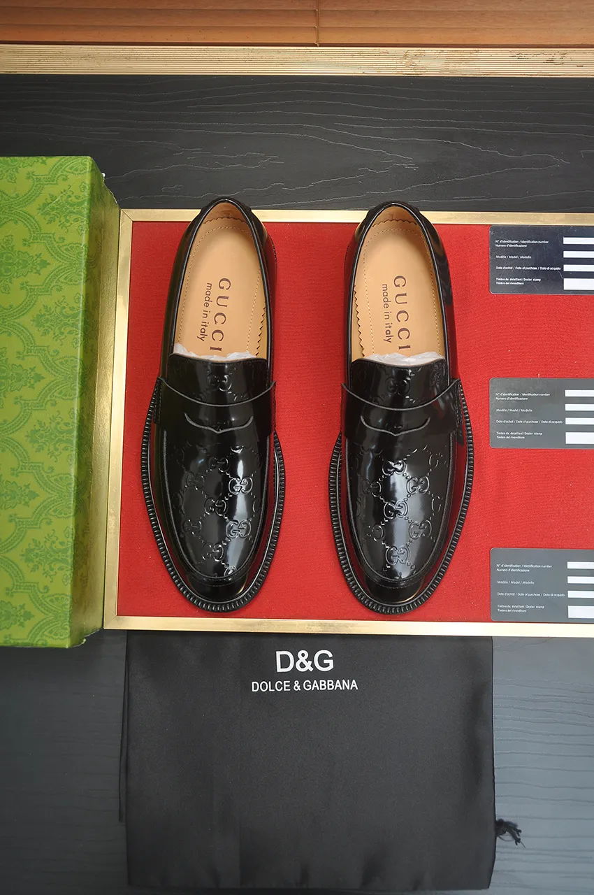 Men's shoes💰500💶Italy's top luxury men's shoe giant (GUCCI) (Gucci) (full cowhide lining) new arrival🍃Original European style🔰 Pleasant to the eye😍In order to make the shoes more durable and non-deformable🌀The production continues to follow traditional methods but there is still no lack of innovation💪Choose original sheepskin for the leather♻️ Smooth and natural And extra bright ⭐Made of imported cowhide, the first choice of rich people 38-45 (45 customized)